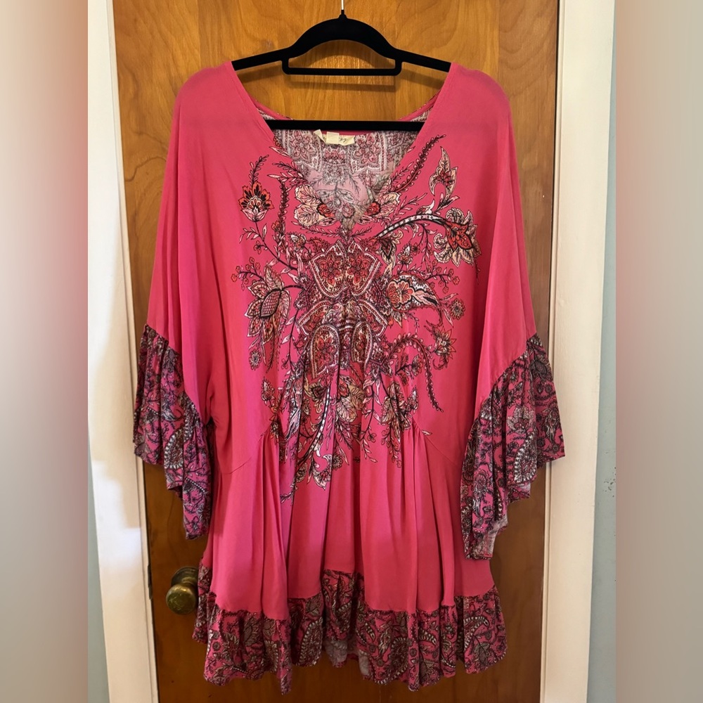 Woman’s top by Aveology, size 26/28